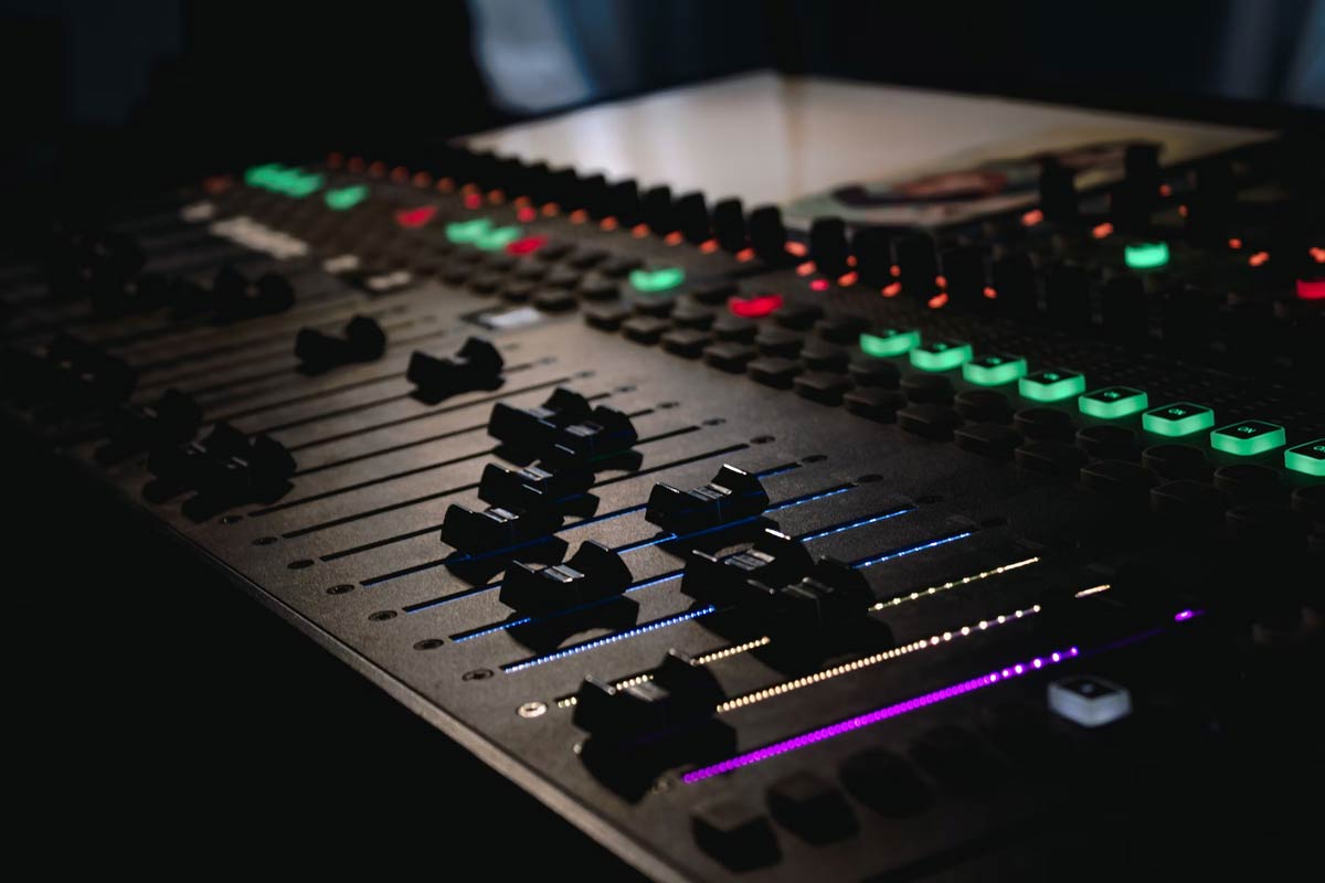 Get those ads ready: 2023/24 Irish Audio Awards open for entries